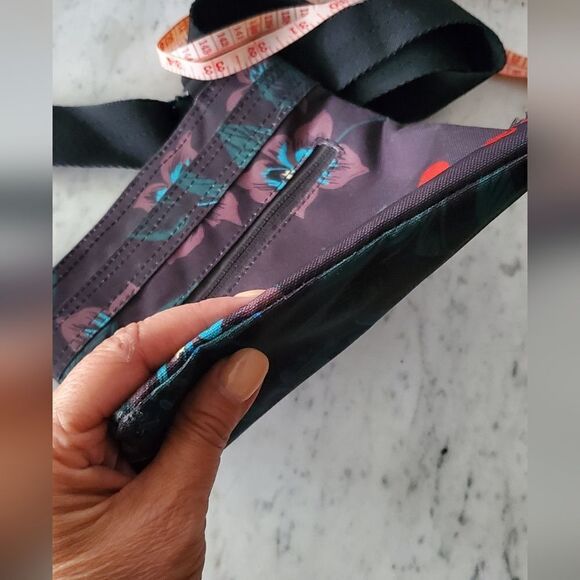 Dakine - Jive Crossbody Purse - Picture 5 of 6